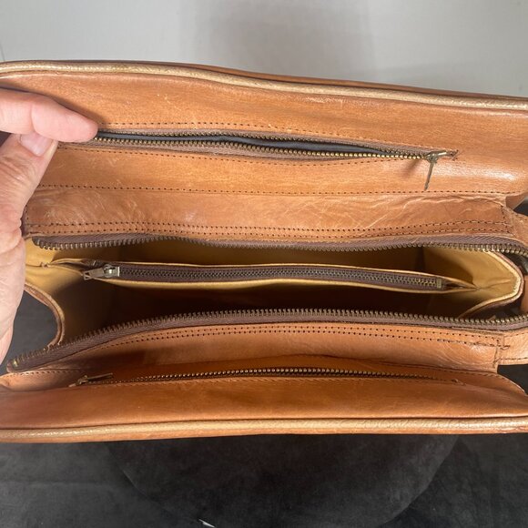 Vintage Hand Tooled, Large Mexican Leather Purse with beautiful artistry, 1970s - Picture 10 of 11